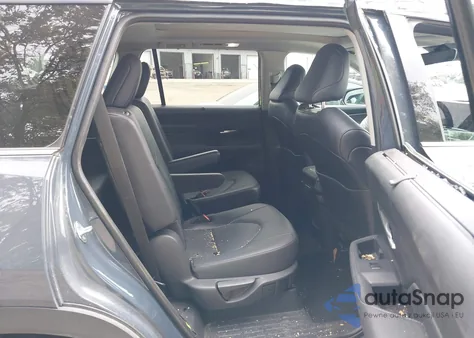 2024 Toyota Grand Highlander Xle z USA, uszkodzony, nr VIN 5TDAAAB51RS052666